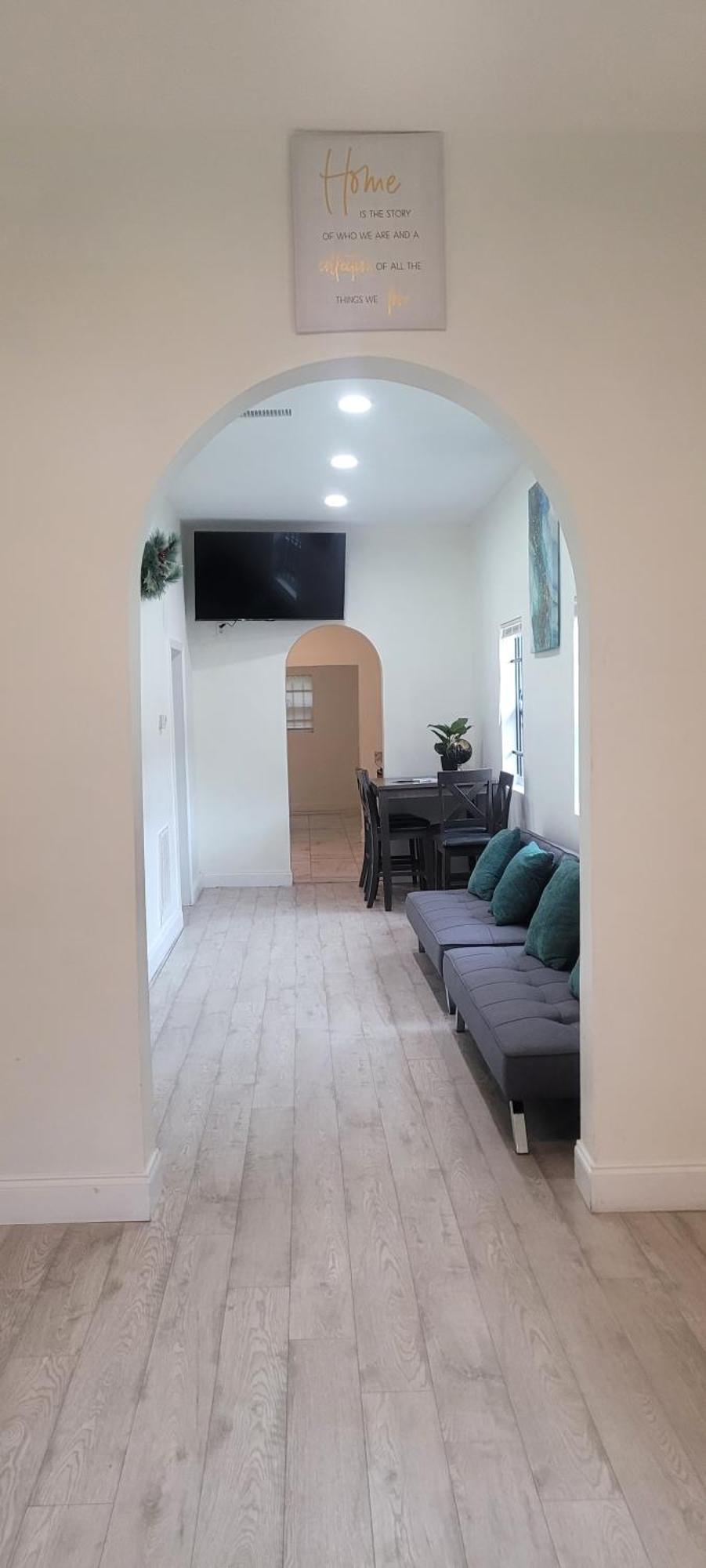 Large, Central, Lovely & Cozy 4Bed/2Bath - House By Everbank Stadium جاكسونفيل المظهر الخارجي الصورة