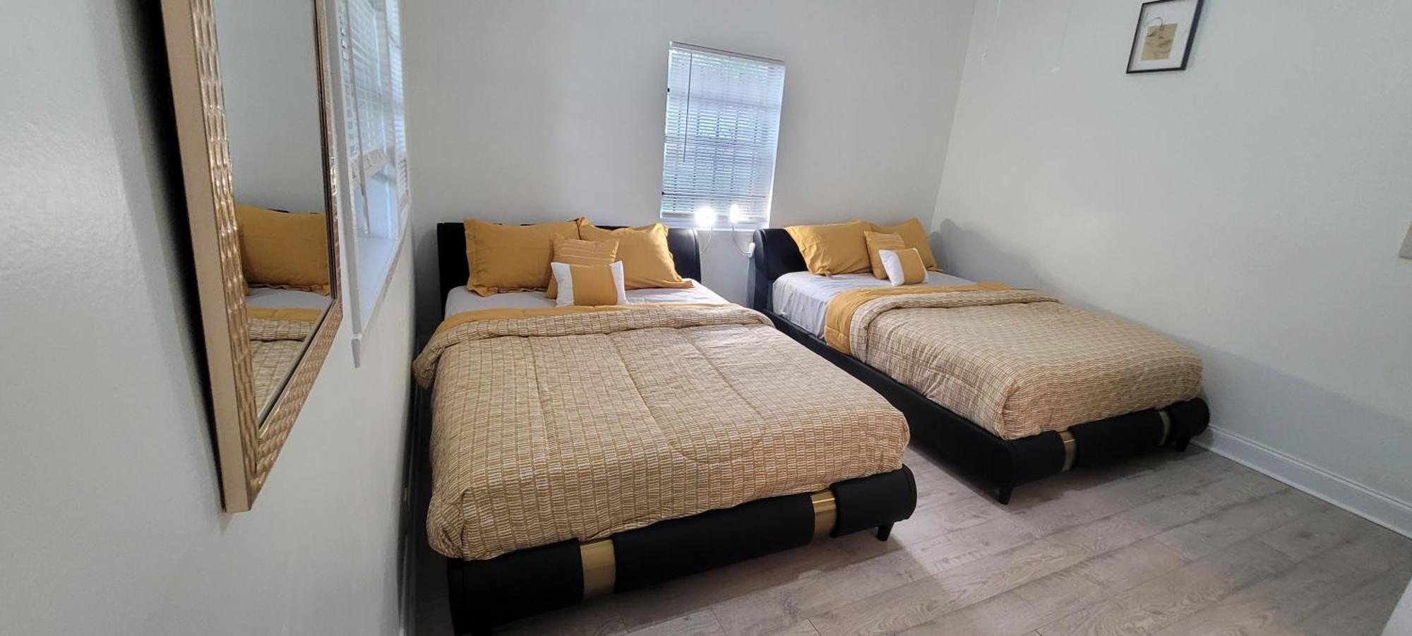 Large, Central, Lovely & Cozy 4Bed/2Bath - House By Everbank Stadium جاكسونفيل المظهر الخارجي الصورة