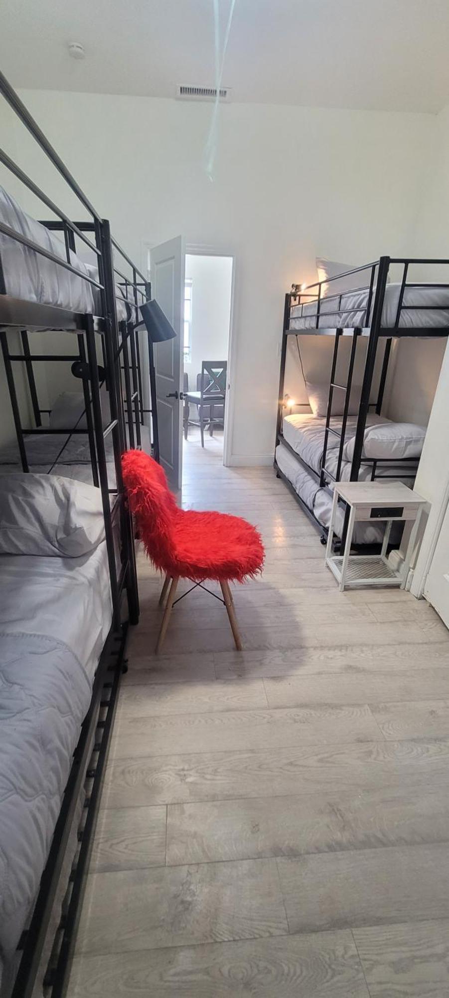 Large, Central, Lovely & Cozy 4Bed/2Bath - House By Everbank Stadium جاكسونفيل المظهر الخارجي الصورة
