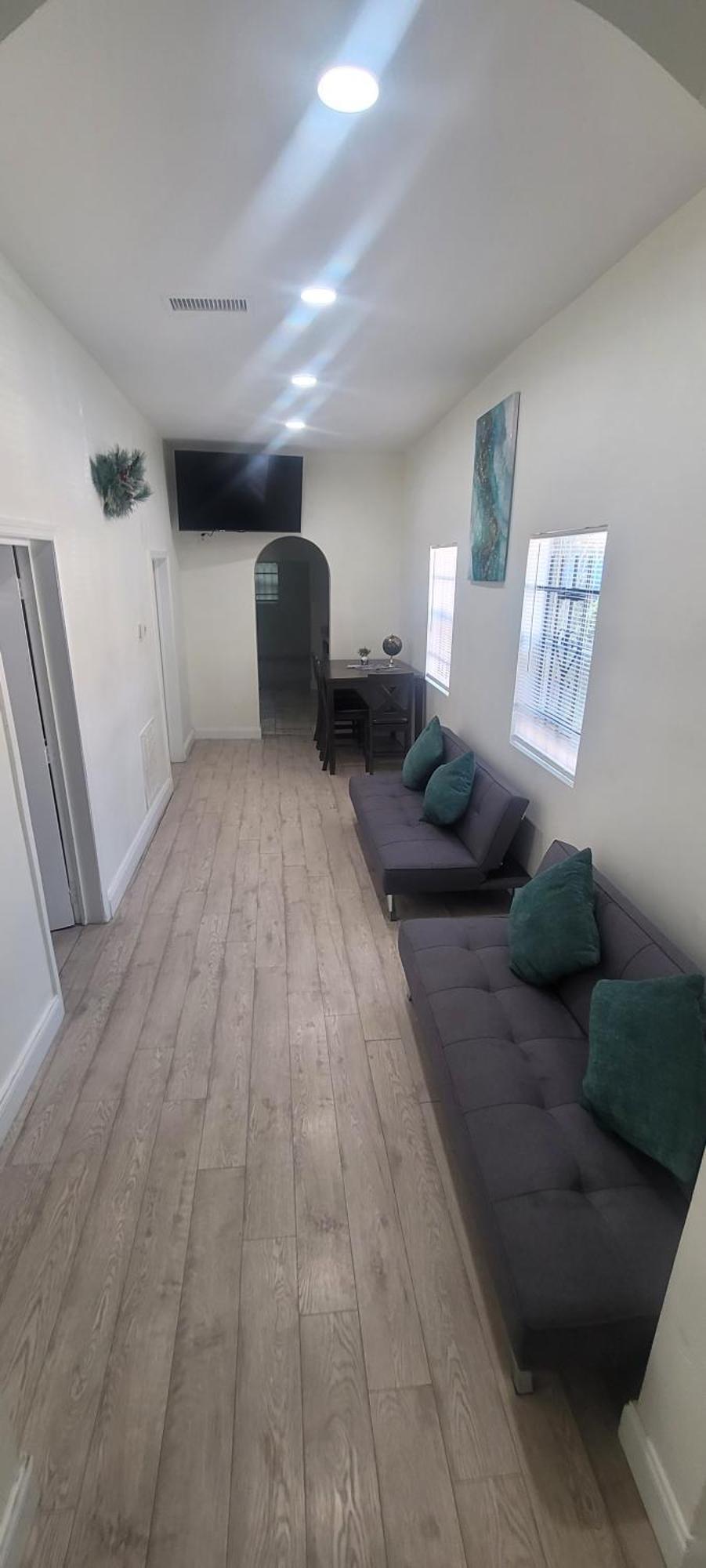 Large, Central, Lovely & Cozy 4Bed/2Bath - House By Everbank Stadium جاكسونفيل المظهر الخارجي الصورة