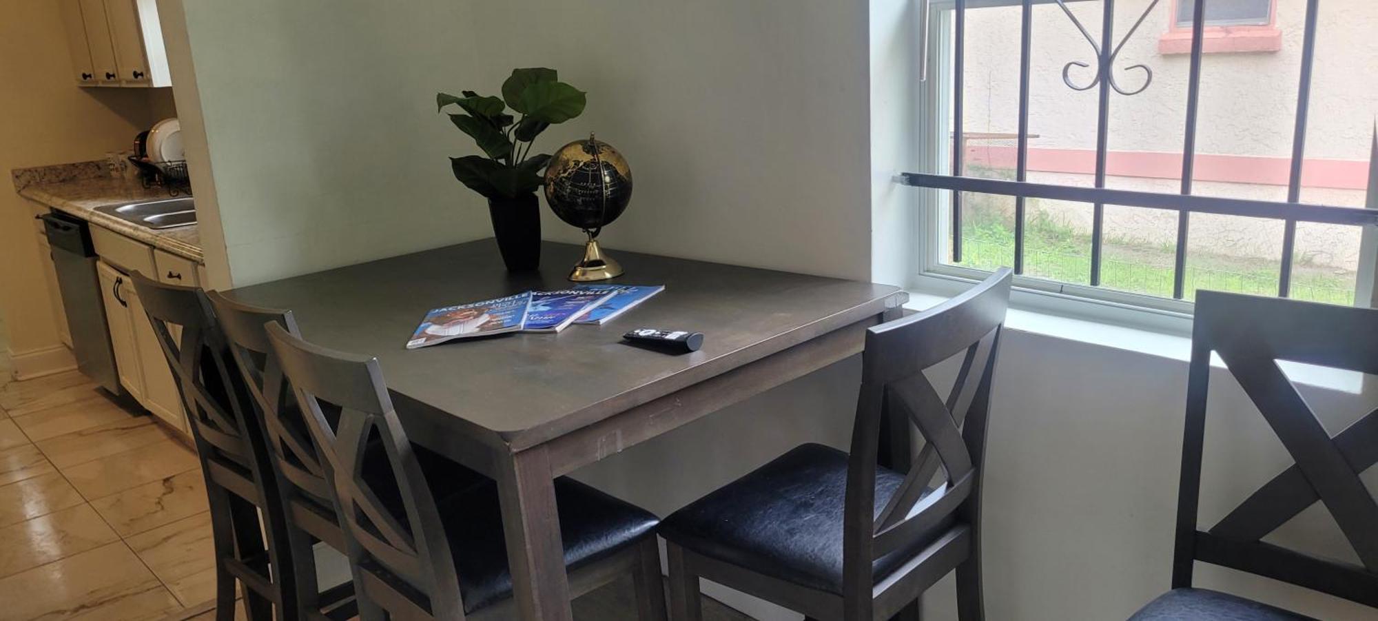 Large, Central, Lovely & Cozy 4Bed/2Bath - House By Everbank Stadium جاكسونفيل المظهر الخارجي الصورة