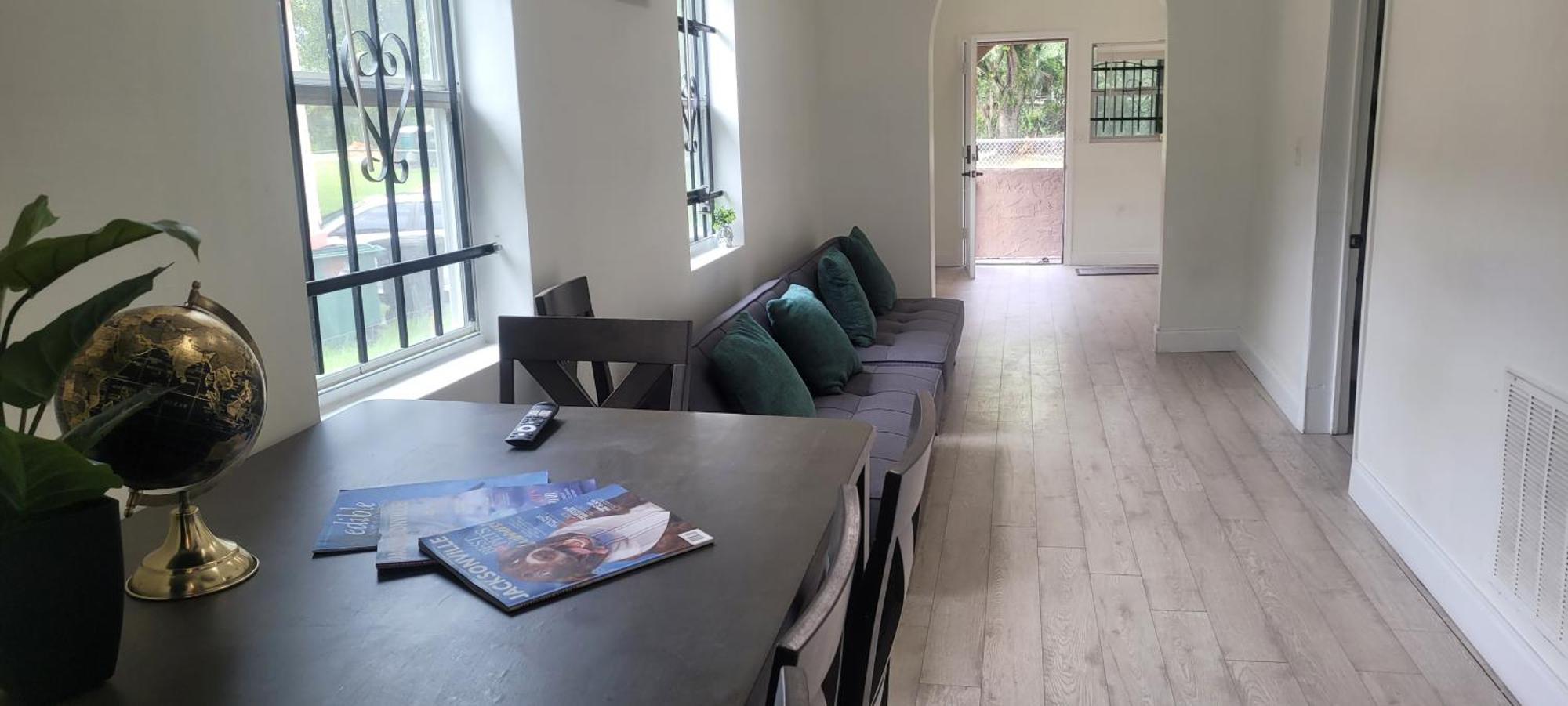 Large, Central, Lovely & Cozy 4Bed/2Bath - House By Everbank Stadium جاكسونفيل المظهر الخارجي الصورة